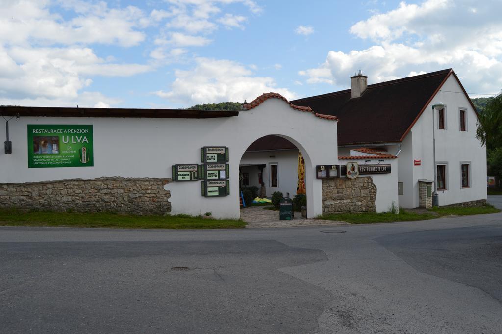 Restaurace A Penzion U Lva Karlštejn Εξωτερικό φωτογραφία