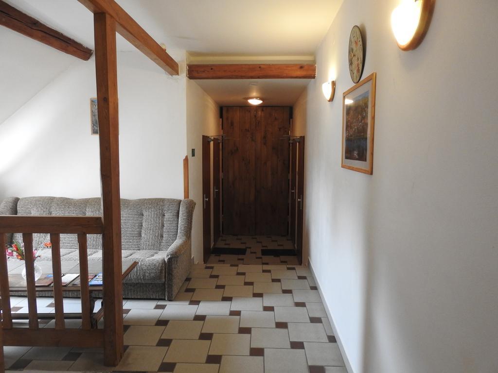 Restaurace A Penzion U Lva Karlštejn Εξωτερικό φωτογραφία